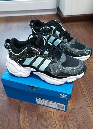 Кроссовки adidas magmur runner