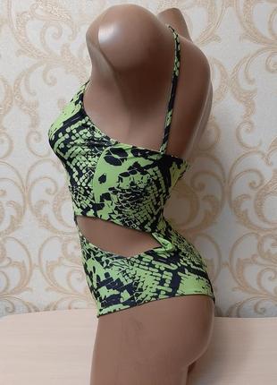 Красиве боді рептилія, зміїний принт i saw it first