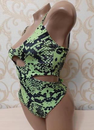 Красиве боді рептилія, зміїний принт i saw it first