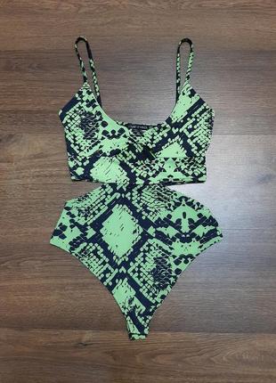 Красиве боді рептилія, зміїний принт i saw it first