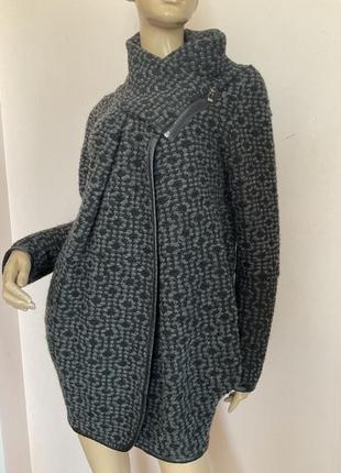 Оригинальный бутиковый италиский теплый свитер/ s- m/ шерсть 65%