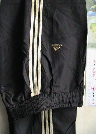 Спортивные штаны с золотыми лампасами adidas s m xl низкая посадка4 фото