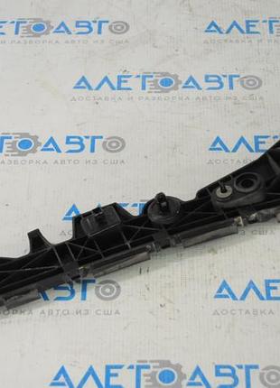 Кріплення заднього бампера праве mazda3 14-18 bm