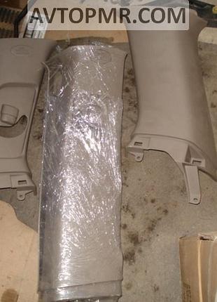 Накладка центральної стійки верхня (ремінь) права toyota sienna