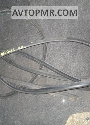 Ущільнювач двері зад прав nissan rogue 07-12 82830-jm00b