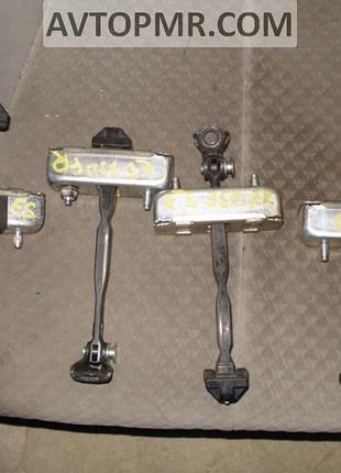 Обмежувач двері зад лев lexus es350 07-12 68640-33081