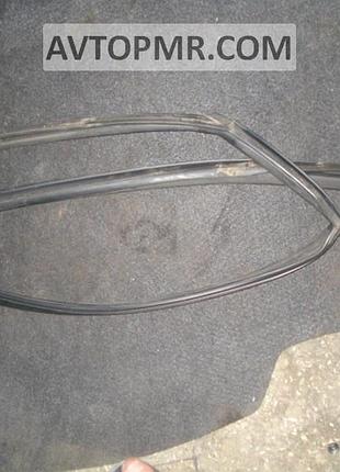 Ущільнювач скла зад прав nissan rogue 07-12 82330-jm00a