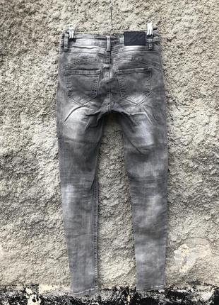 Серые женские джинсы зауженные со средней посадкой7 фото