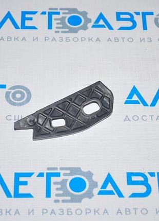 Кріплення переднього бампера праве chevrolet malibu 16-верхнє