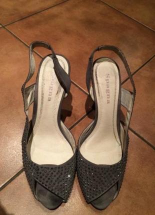 Женские босоножки на каблуке