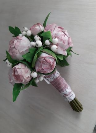 Букет невесты . букет-дублер. розовые пионы с ягодами.3 фото