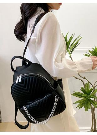 Жіночий чорний легкий рюкзак з поліуретану5 фото