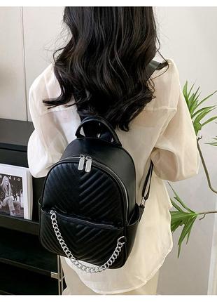 Жіночий чорний легкий рюкзак з поліуретану4 фото