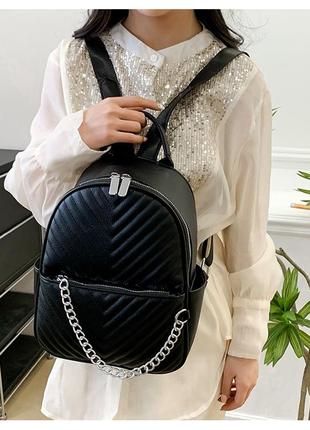 Жіночий чорний легкий рюкзак з поліуретану6 фото