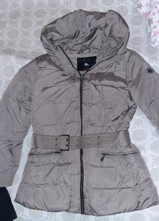 Зимний пуховик  под пояс.