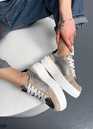 Розпродаж натуральні шкіряні та замшеві бежеві кеди- кросівки зі срібними вставками на білій підошві5 фото