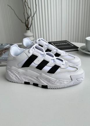 Шикарные женские кроссовки adidas niteball white black logo белые с чёрным лого