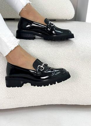 Кожаные женские лаковые туфли лоферы из натуральной кожи