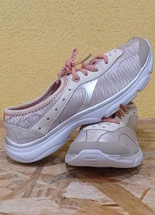 Кросівки жіночі b zees