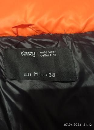 Яскрава куртка помаранчевого кольору5 фото