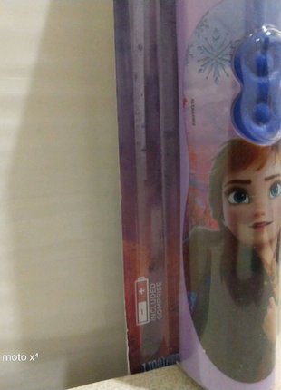 Електрична зубна щітка oral b frozen ii anna6 фото