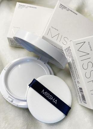 Зволожуюча тональна основа кушон missha magic cushion moist up sp6 фото