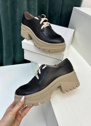 Туфли из натуральной итальянской кожи женские на шнурках