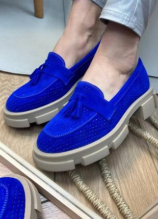 Лоферы из натуральной итальянской кожи и замши женские с перфорацией синие электрик