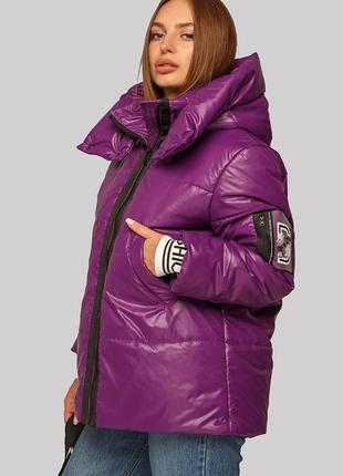 Модная молодежная женская демисезонная куртка с поясом и капюшоном4 фото
