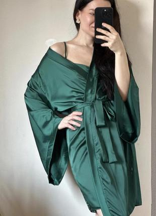 Женский зеленый шелковый халат длиной до колен на запах6 фото