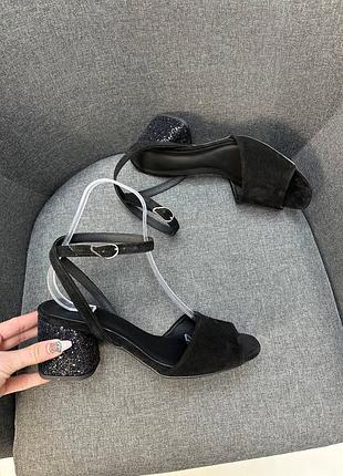 Классические босоножки из натуральной кожи и замши