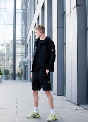 Вітрівка stone
island у чорному кольорі