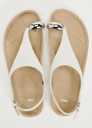 Кожаные сандалии зара zara кожа босоножки с металлической отделкой1 фото