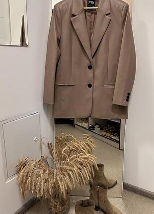 Невероятный оверсайз пиджак из эко кожи от бренда zara