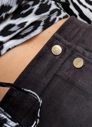 Темно-серая юбка формы трапеция на кнопках6 фото