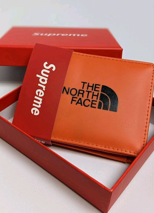 Гаманці від the north face з колоборацією від  suprem2 фото