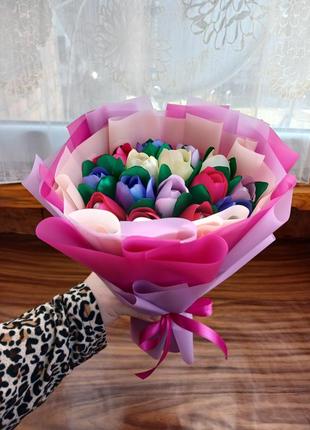 Букет с тюльпанами и конфетами.4 фото