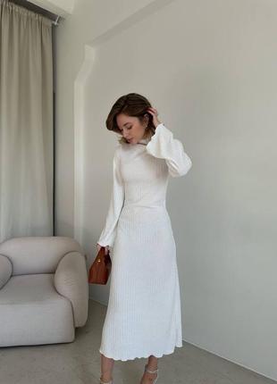 Сукня з жатки пліссе довжини міді білого кольору7 фото