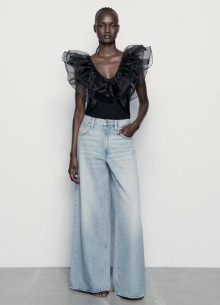Жіноче чорне боді ribbed bodysuit with organza ruffles - black | zara
