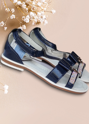 Красивые стильные босоножки сандалии с пяткой для девочки синие лаковые, стразы8 фото