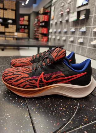 Кроссовки nike air zoom pegasus 38
размер 37.5, us 6.5
 23.5 см
новые
