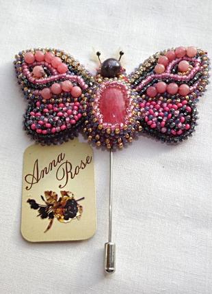 Брошь бабочка ручной работы из бисера и турмалина "розовый мотылек"5 фото