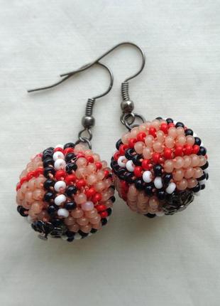 Сережки бежеві кульки з бісеру ручної роботи "барбері"