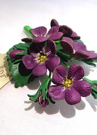 Брошка квітка зі шкіри ручної роботи букет "фіолетові фіалки"1 фото