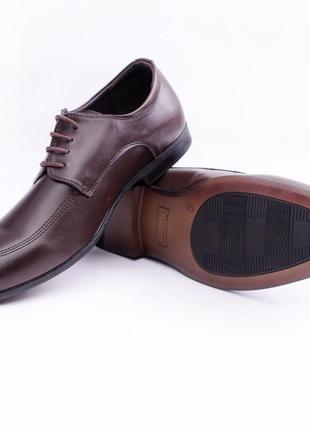 Стильные коричневые мужские классические туфли  на шнурках2 фото