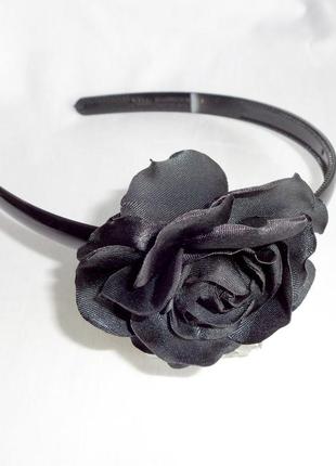 Обруч для волос с цветком ручной работы текстиль "черная атласная роза"