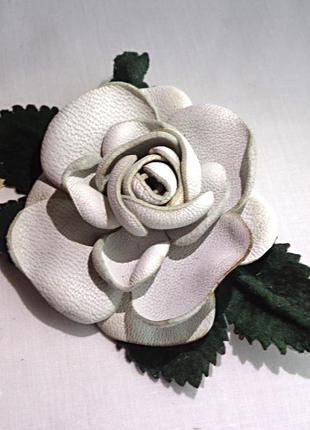 Брошка квітка зі шкіри ручної роботи "біла троянда"