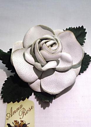 Брошь цветок из кожи ручной работы "белая роза"2 фото
