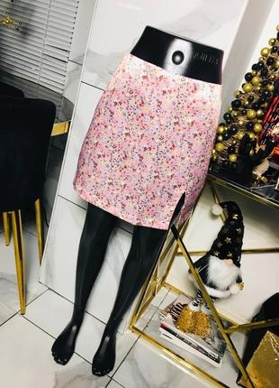 Розовая мини юбка в цветочек с разрезом shein s1 фото