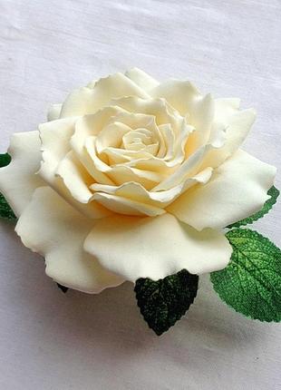 Заколка-брошь с розой из фоамирана ручной работы "карамель"